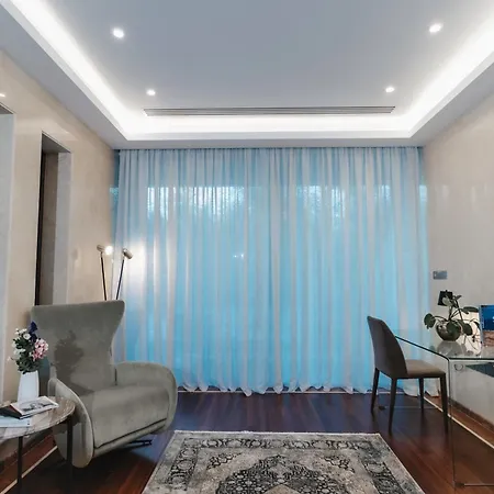 16 Executive Apartment *