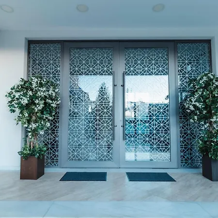 16 Executive ניקוסיה