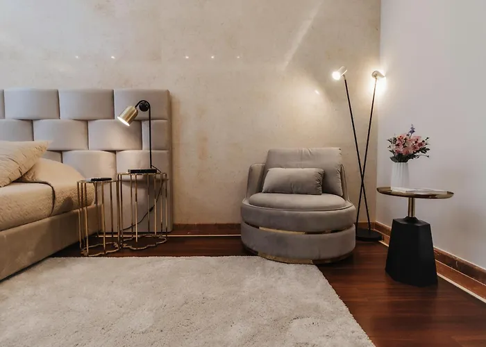 16 Executive Nicosie