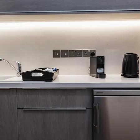 16 Executive Никосия