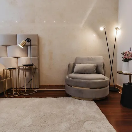 16 Executive Никосия